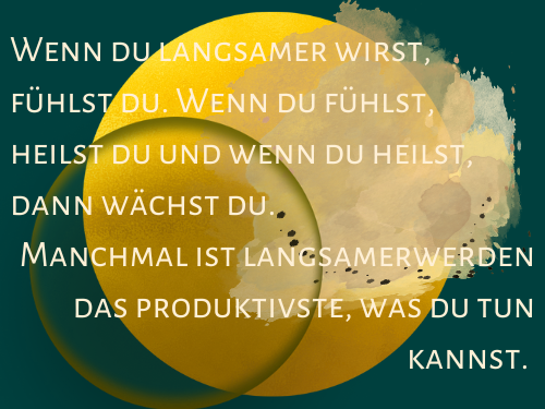 Leitsatz 2 Text auf einem ruhigen Hintergrund: "Langsamer werden kann produktiv sein."